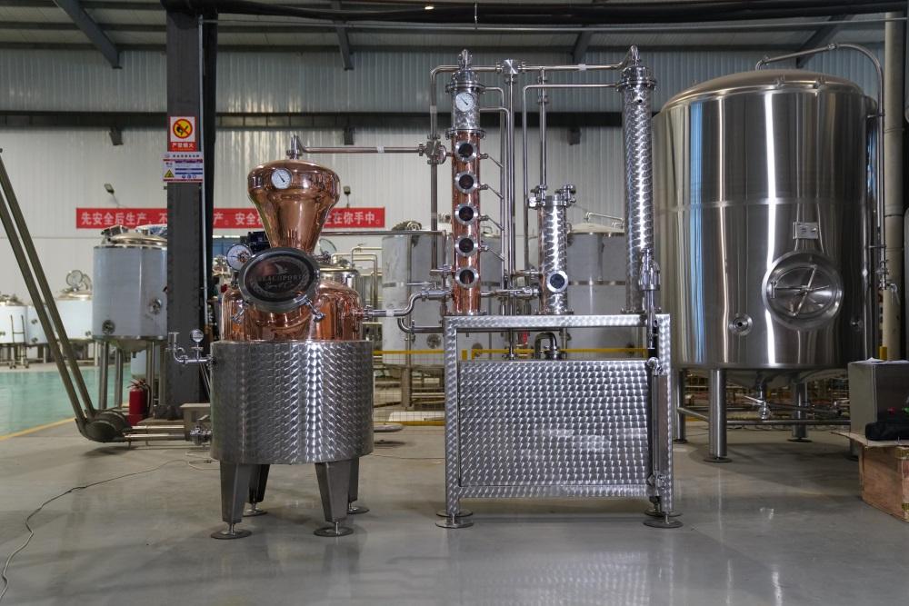 <b>Tiantai brew equipment 200L small distillery for whiskey Gin brewpub system hot sale</b>